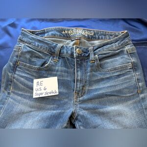AMERICAN EAGLE SIZE 6 SUPER STRETCH JEGGINGS